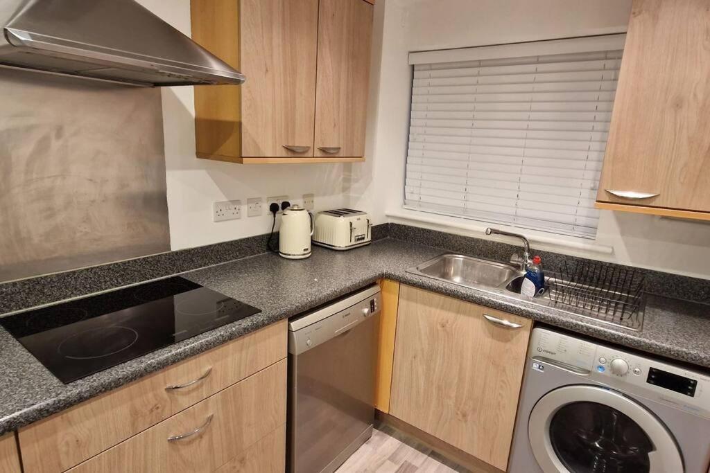 Greenhithe Cosy Apartment, Netflix And Sport Channels Екстер'єр фото