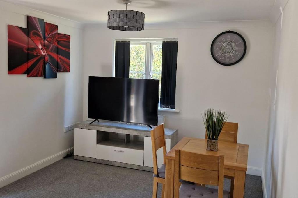 Greenhithe Cosy Apartment, Netflix And Sport Channels Екстер'єр фото